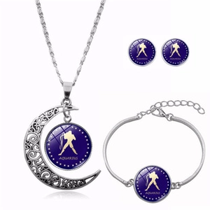 Détail parure bijoux Verseau avec collier pendentif lune et boucles d'oreilles