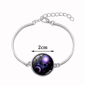 Bracelet Balance argenté avec pendentif galaxie violette et fermoir mousqueton réglable
