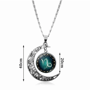 Collana Capricorno con ciondolo a mezza luna e gemma di vetro a tema cielo stellato