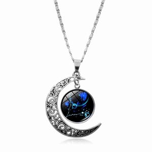Collana vintage con luna argentata e cabochon in vetro del segno zodiacale Pesci