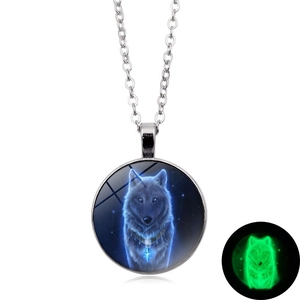 Vintage Luminous Wolf Head Pendant Necklace Glow In The Dark Round Time Gem Alloy Cabochon Necklace For Women Men Jewelry