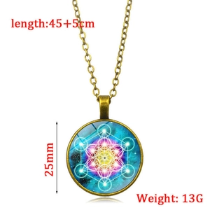 Collier mandala géométrie sacrée avec pendentif galaxie lumineux et finition bronze
