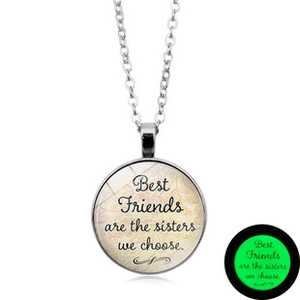 Pendentif en verre Best Friends avec effet lumineux vert dans l'obscurité