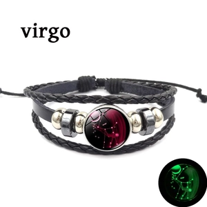 Vue détaillée du bracelet de signe Vierge en cuir tressé avec verre lumineux nocturne