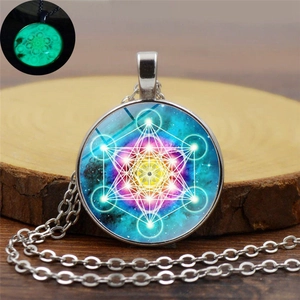 Collier Pendentif Cube de Métatron Géométrie Sacrée Lumineux Alliage Vintage Verre Ciel Étoilé Chaîne de Pull Brillant dans le Noir