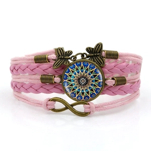 Bracelet bohème en cuir rose multicouche avec pendentif mandala et breloque infini papillon