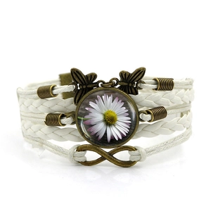 Bracciale intrecciato multistrato a margherita con simbolo dell'infinito e farfalla