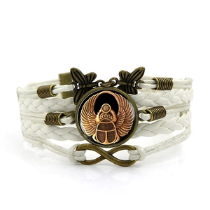 Bracelet scarabée égyptien multicouche avec cordons tressés blancs et symbole de l'infini