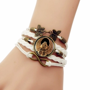 Bracelet multicouche rétro avec scarabée égyptien, papillon et symbole de l'infini en bronze