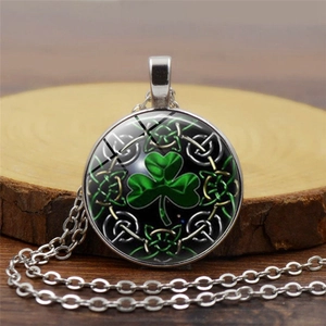 Vintage Alloy Glass Shamrock Pendant Necklace Irish Celtic Knot Lucky Charm Jewelry For St. Patrick's Day Party Women Gift