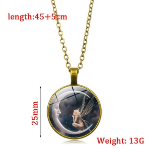 Vintage Halskette für Damen mit Mond- und Feen-Glasanhänger an bronzener Kette