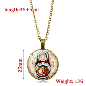 Collier avec pendentif dôme en verre poupée russe Matriochka en bronze vintage