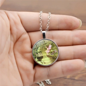 Collana con ciondolo vintage in vetro cristallo con rana e fata delle fiabe