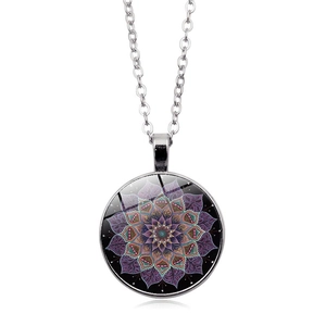 Collana con ciondolo mandala in vetro con motivo floreale bohémien e catena d'argento