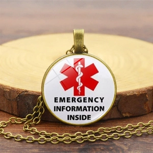 Collana medica vintage in bronzo con stella della vita rossa e info d'emergenza