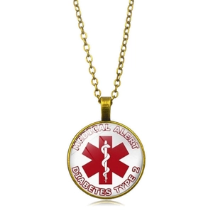 Dettaglio del ciondolo medico per diabete in bronzo con il simbolo della vita