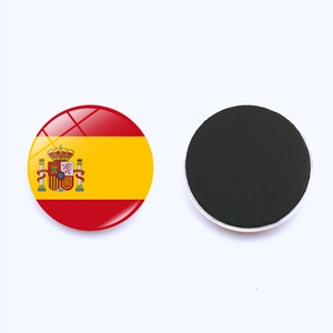 Detailed view showing the front glass Spain flag pattern and black magnetic back of the magnet