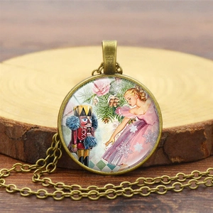 Collier vintage en bronze avec pendentif Casse-Noisette ballet et dôme en verre rétro