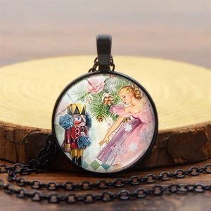 Collier pendentif cabochon Casse-Noisette avec illustration de soldat et de danseuse étoile