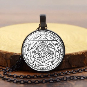 Collier avec pendentif sceau des Sept Archanges vintage avec dôme en verre noir et signes