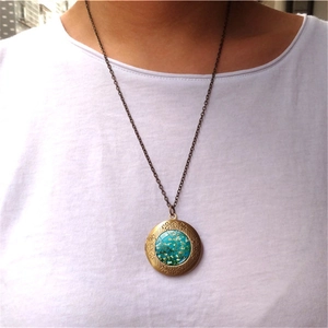 Collier médaillon vintage en bronze avec pendentif en verre motif amandier en fleurs Van Gogh