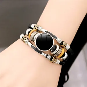 Bracelet multicouche en cuir tressé rétro avec breloques crâne et perles pour femme