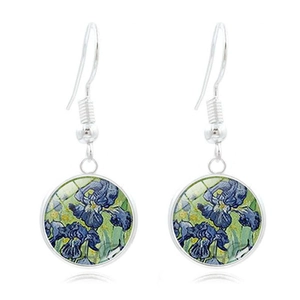 Détail de boucles d'oreilles crochet en argent avec dôme en verre Iris Van Gogh
