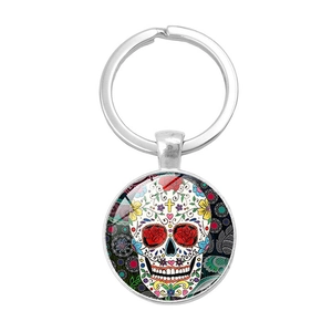Porte-clés Calavera mexicaine avec roses rouges et pendentif vintage en argenté poli