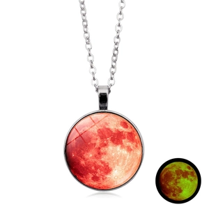 Collar con colgante de luna del sistema solar luminoso con efecto brillo y cadena plata