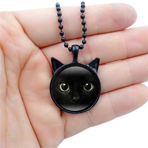 Collana con ciondolo a forma di gatto nero con orecchie e catena a sfere coordinata