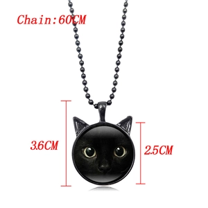 Dimensioni dettagliate del ciondolo gatto nero con catena da 60cm e vetro da 2,5cm