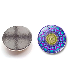 Vista frontal y posterior de imanes redondos de cristal mandala con soporte magnético