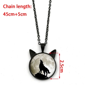 Collier loup hurlant en verre avec cadre oreilles de chat et chaîne réglable de 45cm