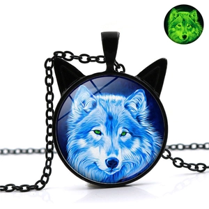 Collier loup lumineux avec pendentif oreilles de chat et effet fluorescent