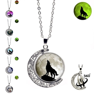Collier Pendentif Lune Rotatif Loup Hurlant Lumineux Alliage Vintage Verre Brille Dans Le Noir Bijoux Pour Femmes Hommes