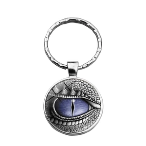 Porte-clés argenté avec pendentif cabochon en verre œil de dragon violet sur blanc