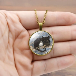 Collier vintage en bronze avec pendentif cabochon chat et hibou sous verre d'art