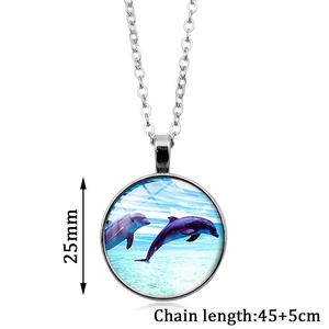 Collana con ciondolo delfino in vetro con cornice argento 25mm e catena da 45cm regolabile
