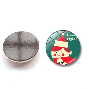 Weihnachts-Kühlschrankmagnet aus Glas mit Snowball Fight Cartoon-Design und Magnetrückseite