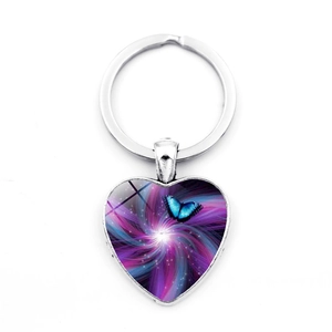Llavero de corazón con mariposa azul y colgante de cristal artístico de nebulosa