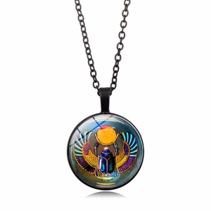 Collier avec pendentif scarabée égyptien antique et chaîne à maillons noirs