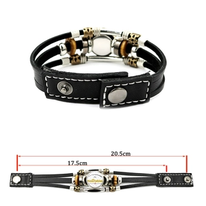 Pulsera multicapa de cuero negro con cuentas, logo maîtrese y cierre de presión metal