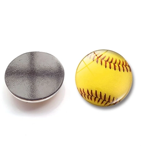Dettaglio del magnete da frigo in vetro cristallo softball 25mm con fronte e retro