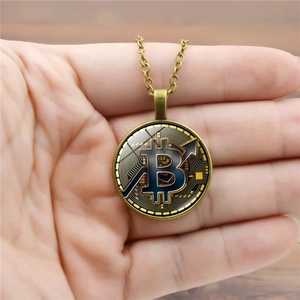 Collar con colgante Bitcoin de bronce con patrón de circuito para mujer moda