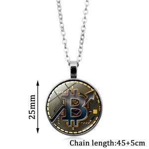 Detalle del collar Bitcoin de 25mm con diseño de placa de circuito negro y dorado