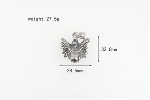 Detailed macro view showing the dragon pendant size 32.8x28.5mm and weight 27.5g