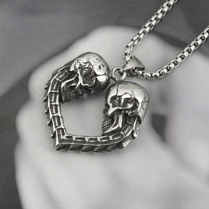 Collier pendentif cœur crâne gothique en acier titane rétro avec chaîne à perles carrées