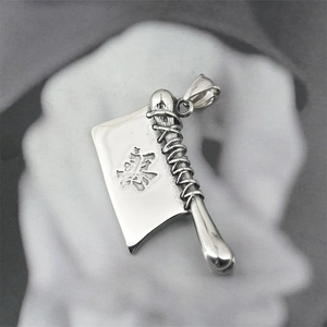 Collier avec pendentif couperet en acier titane et caractère pour style hip hop