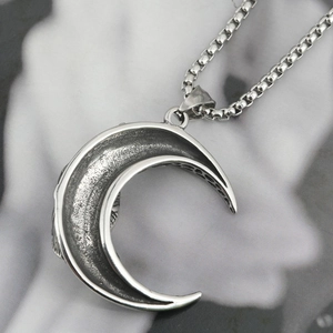 Retro crescent moon pendant necklace in vintage silver steel with engraved details