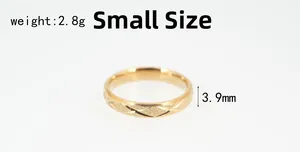 Details des 3,9mm goldmatten Rings mit Rautenschliff, Gewicht 2,8g in kleiner Größe